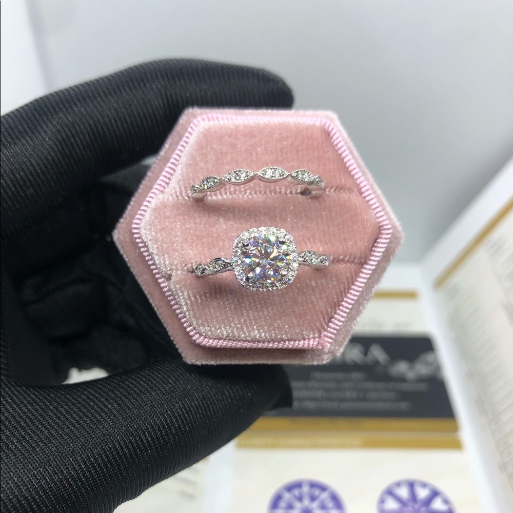 Moissanite ring set with certificate
